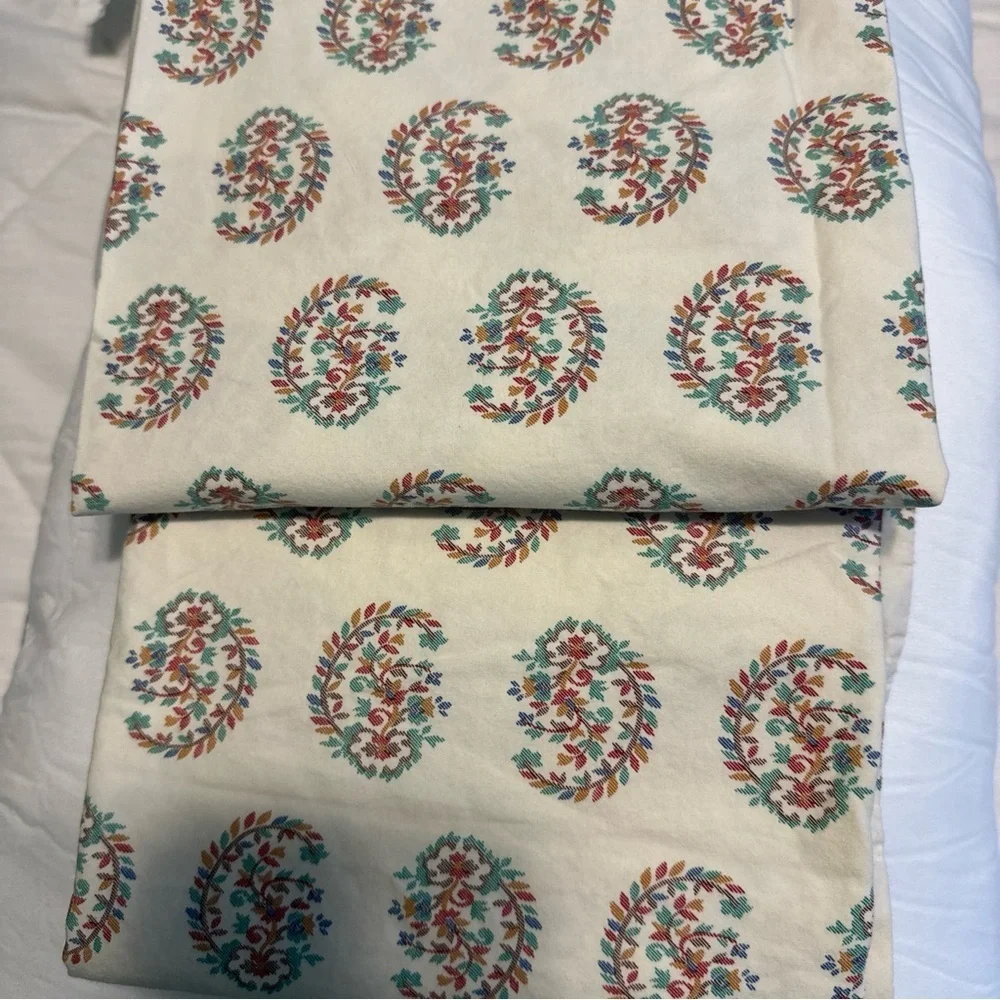 RALPH LAUREN Antigua Paisley Set Of 2 STANDARD PILLOWCASES Red Teal Blue Gold